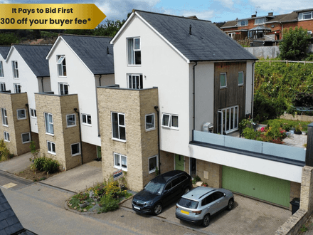 2,400 Sq.Ft Five Bedroom, Four Bathroom Link- Detached Town House Laid Out Over Four Floors