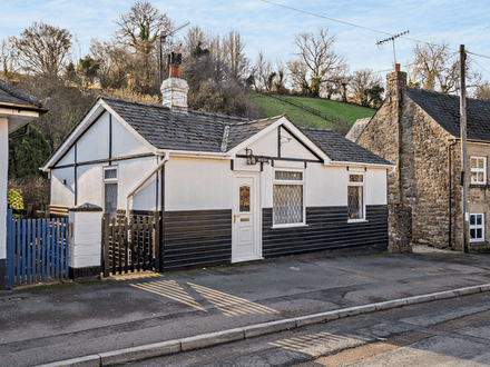 Roxlea, High Street, Clearwell, GL16 8JS